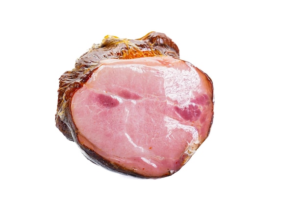 pezzo di carne di maiale in un involucro di plastica, cosparso di paprika, sfondo bianco isolato