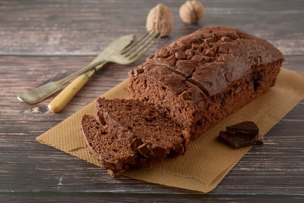 Pezzo di torta al cioccolato, fondente o torta di libbra.