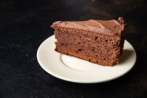 Pezzo di torta al cioccolato Pan di spagna al cacao ganache al cioccolato crema marrone dolce dessert