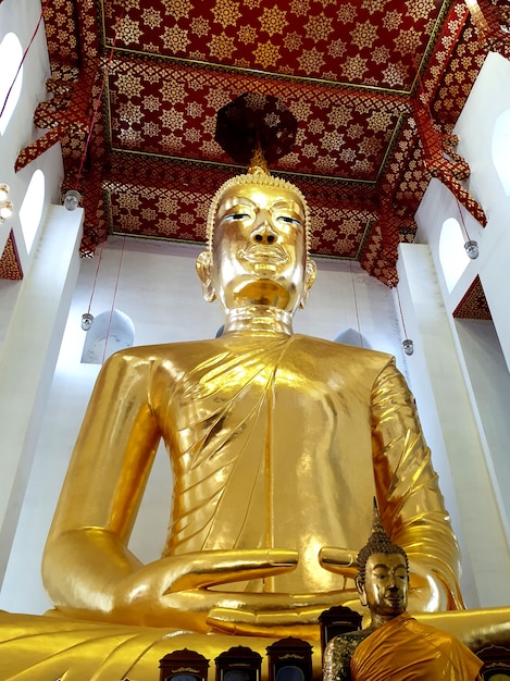 Phra Mahaphutthaphim la grande immagine del Buddha al Wat Chaiyo Worawihan tempio Ang Thong Thailandia