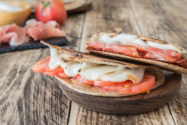 Piadina, cibo tipico italiano