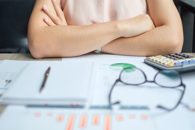 Piano di maketing dell&#39;analisi della donna di affari