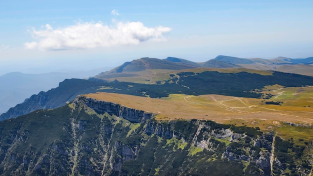 Pianure in cima alla montagna a Caraiman