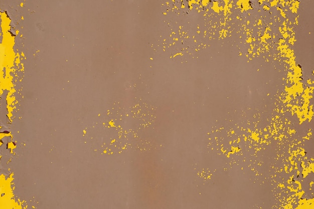 Piastra in acciaio giallo superficie ruvida vernice scrostata che mostra sfondo astratto struttura in acciaio arrugginito