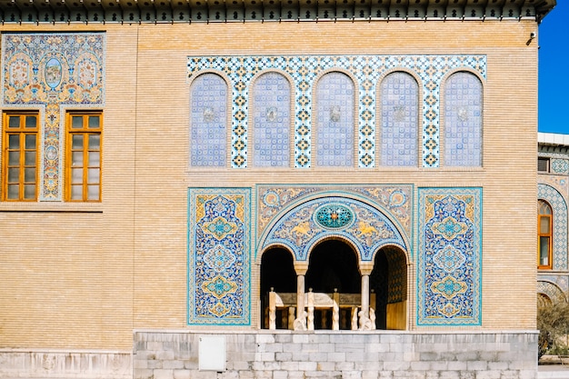 Piastrelle artistiche a Karim Khani Nook, palazzo Golestan. Teheran, Iran.