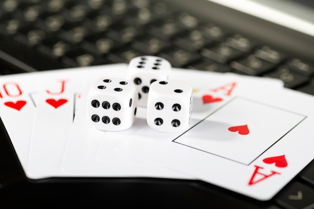 Piattaforma di gioco online, casinò e attività di gioco d'azzardo.