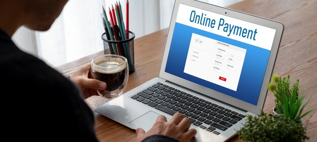 Piattaforma di pagamento online per trasferimenti di denaro modesti