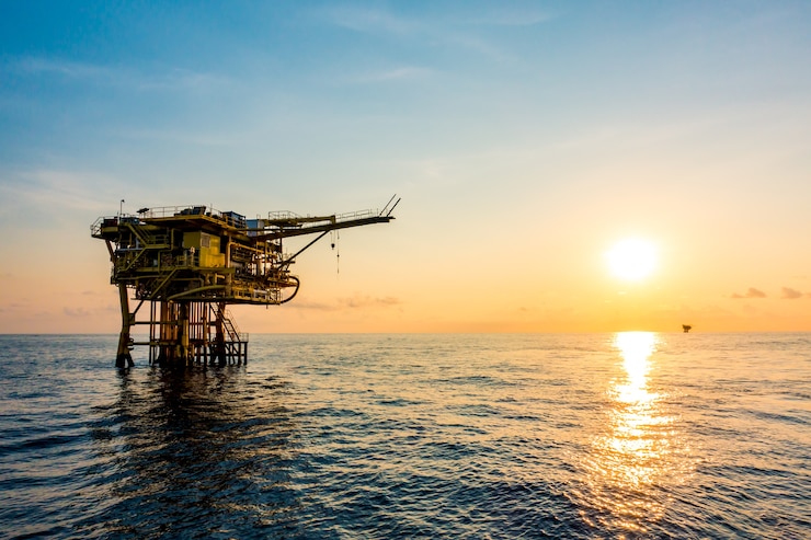 Foto piattaforma petrolifera e del gas nel golfo o nel mare, l&#39;energia mondiale, petrolio offshore e costruzione di rig