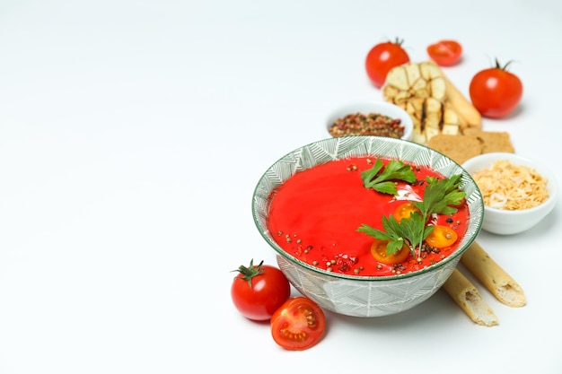 Piatto a base di pomodori gustosa zuppa di pomodoro