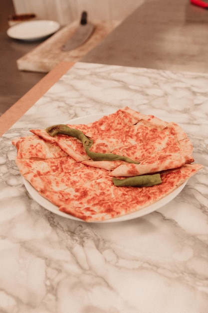 Piatto al forno turco tradizionale pide Pizza turca pide Antipasti mediorientali Cucina turca