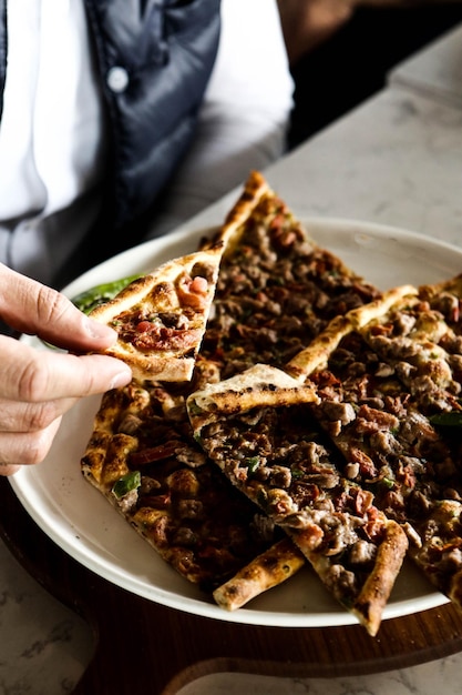 Piatto al forno turco tradizionale pide Pizza turca pide