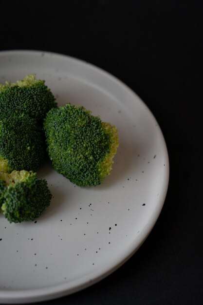 piatto di broccoli