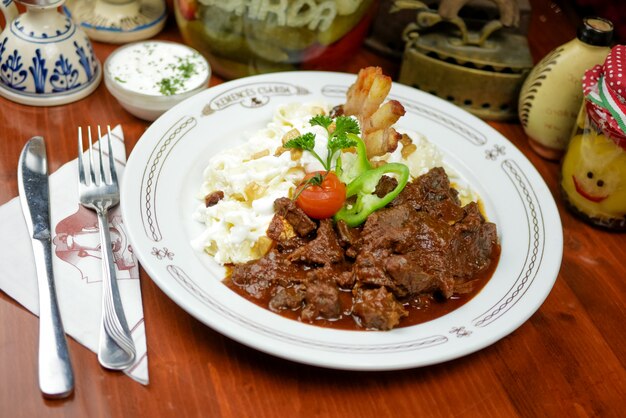 Piatto di manzo in un ristorante