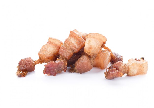 Piatto di pancetta di maiale croccante fritta cucinata con aglio