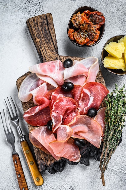 Piatto di salumi di tapas spagnole tradizionali.