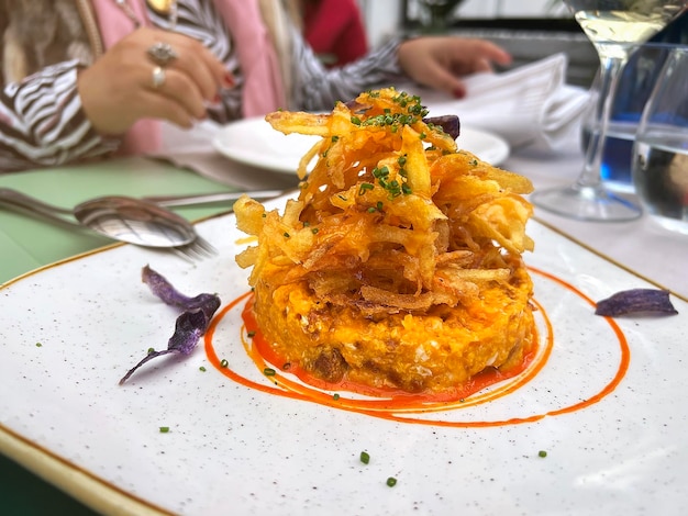 Piatto di uova fritte nel ristorante