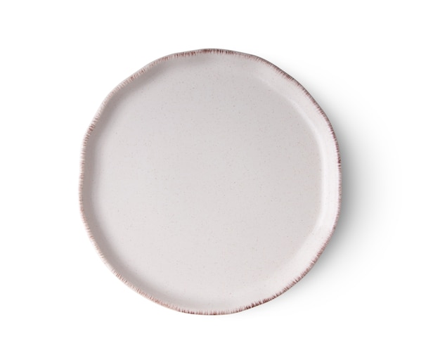 Piatto in ceramica isolato su bianco