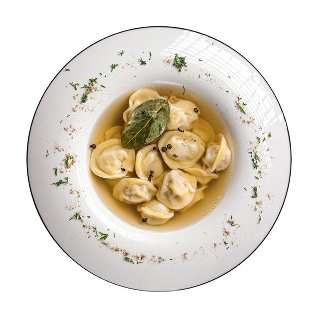 Piatto isolato di gnocchi russi pelmeni cucinati