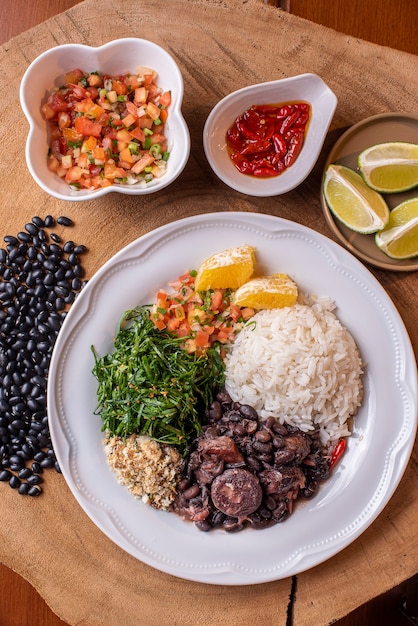 Piatto tipico brasiliano chiamato Feijoada