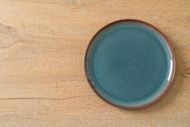 piatto vuoto in ceramica bello e vintage con spazio per le copie