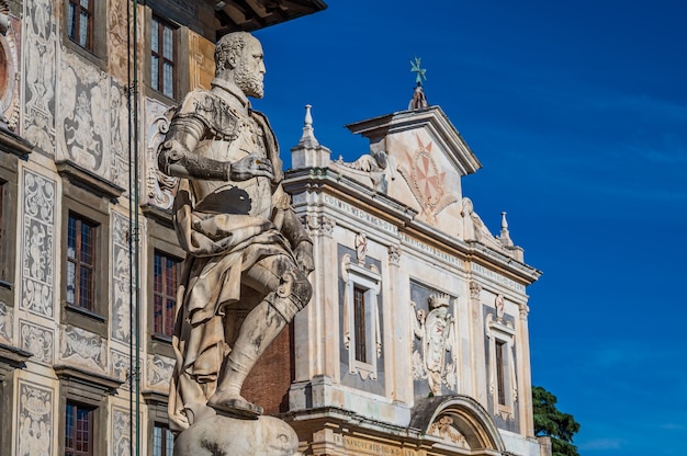 Piazza dei Cavalieri è la seconda piazza principale di Pisa