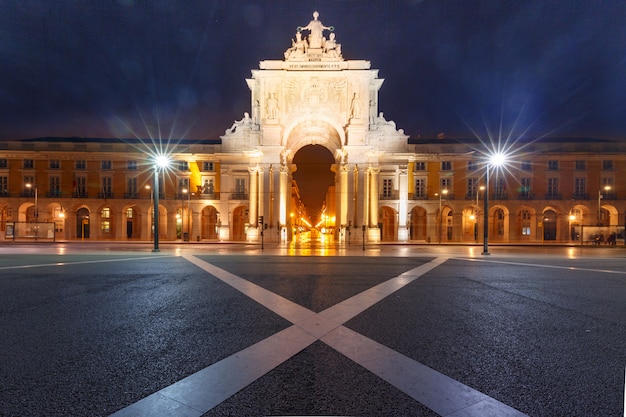 Piazza del commercio di notte a Lisbona, Portogallo