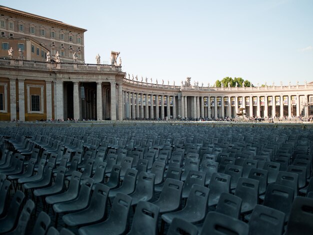 Piazza di Roma con posti a sedere per gli spettatori in primo piano