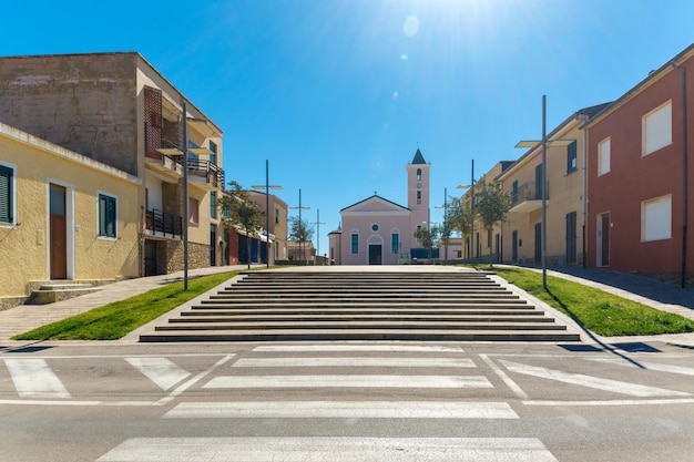 Piazza e scalinata davanti alla chiesa