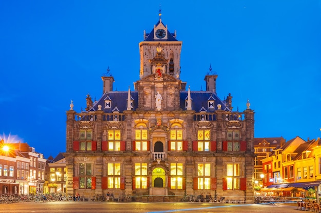 Piazza Markt di notte a Delft Paesi Bassi