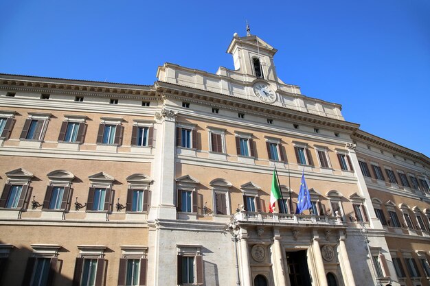 Piazza Montecitorio nel centro storico di Roma Italia