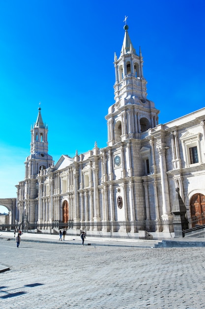 Piazza principale di Arequipa con chiesa