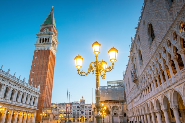 Piazza San Marco a Venezia durante l'alba in Italia