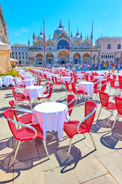 Piazza San Marco a Venezia nella soleggiata giornata estiva, Italy