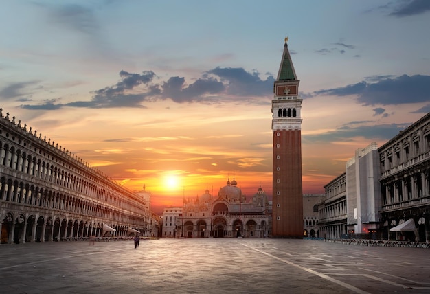 Piazza San Marco dopo l'alba. Venezia, Italia