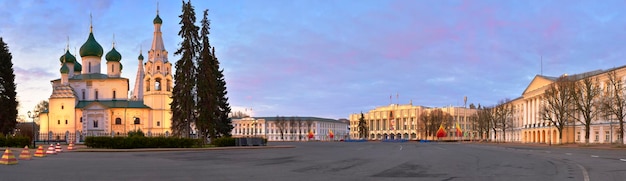 Piazza Sovetskaya al mattino