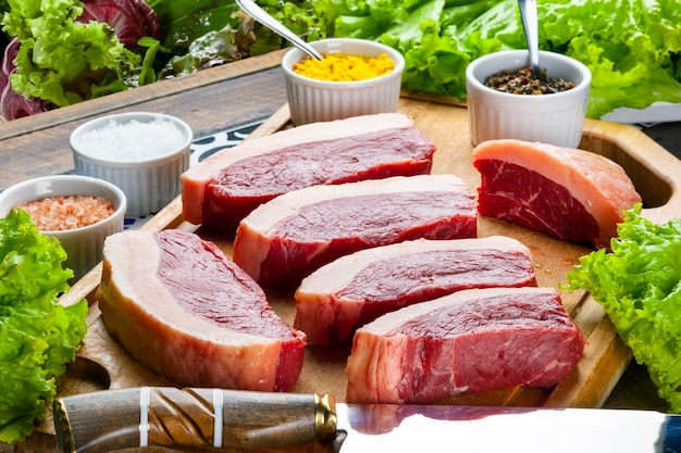 Picanha cruda affettata Picanha brasiliana tradizionale del taglio della carne