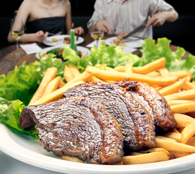 Picanha, patatine fritte, insalata e catupiry