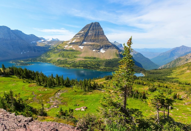 Picchi rocciosi pittoreschi del Glacier National Park, Montana, USA. Bellissimi paesaggi naturali.