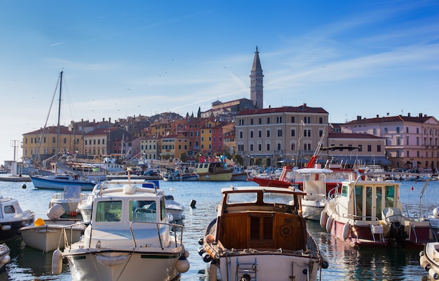 Piccola città di Rovigno in Istria, Croazia