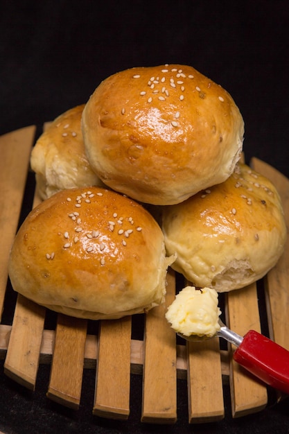 Piccola focaccina di pane peruviano con antipasto al burro