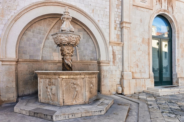 Piccola fontana di Onofrio nella città vecchia di Dubrovnik, Croazia