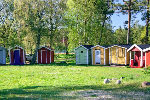 Piccole case di spiaggia nella città di Ystad in Skane, Svezia