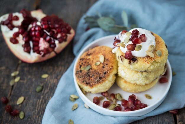 Piccole cheesecakes con panna acida