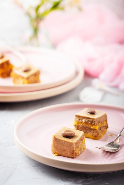 Piccole torte con mousse al caffè