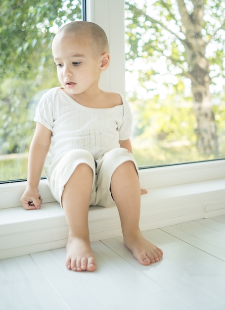 Piccolo bambino a casa