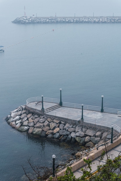 Piccolo belvedere nella baia di chorrillos, lima perù