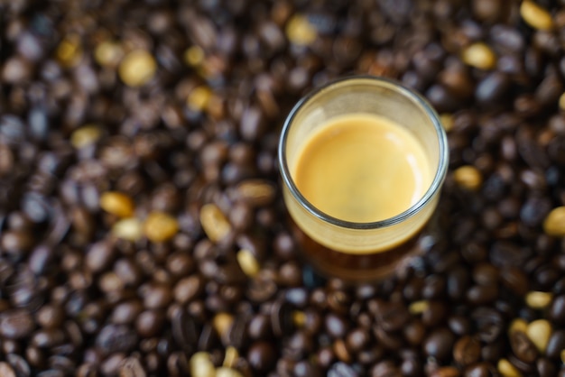 Piccolo colpo tazza di caffè espresso