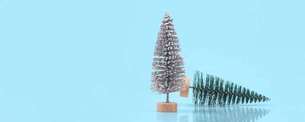 Piccolo e grazioso albero di Natale artificiale decorato