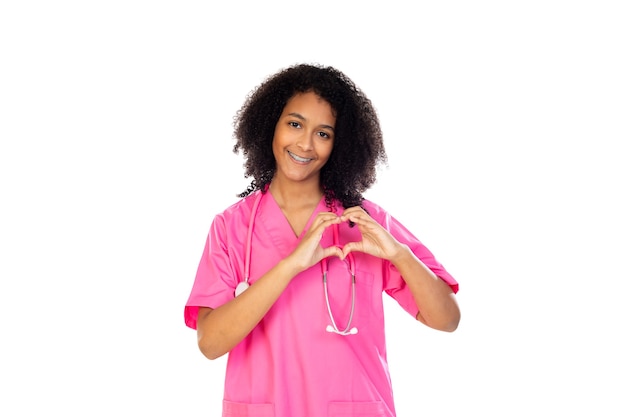 Piccolo medico adorabile con l'uniforme rosa isolata