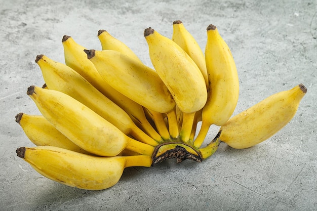 Piccolo mucchio di banane mature dolci